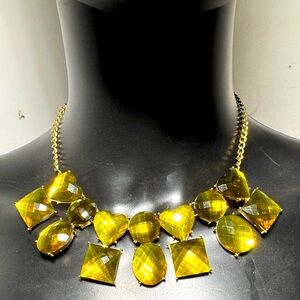 Elegant Gold Necklace with Yellow/Green Gemstones